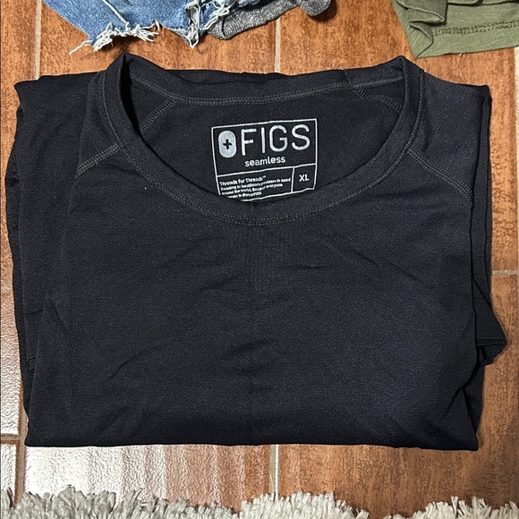Figs Black Seamless Shirt - Picture 1 of 1